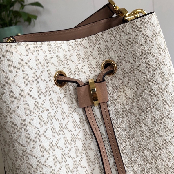 マイケルコースバッグ素材ディテール